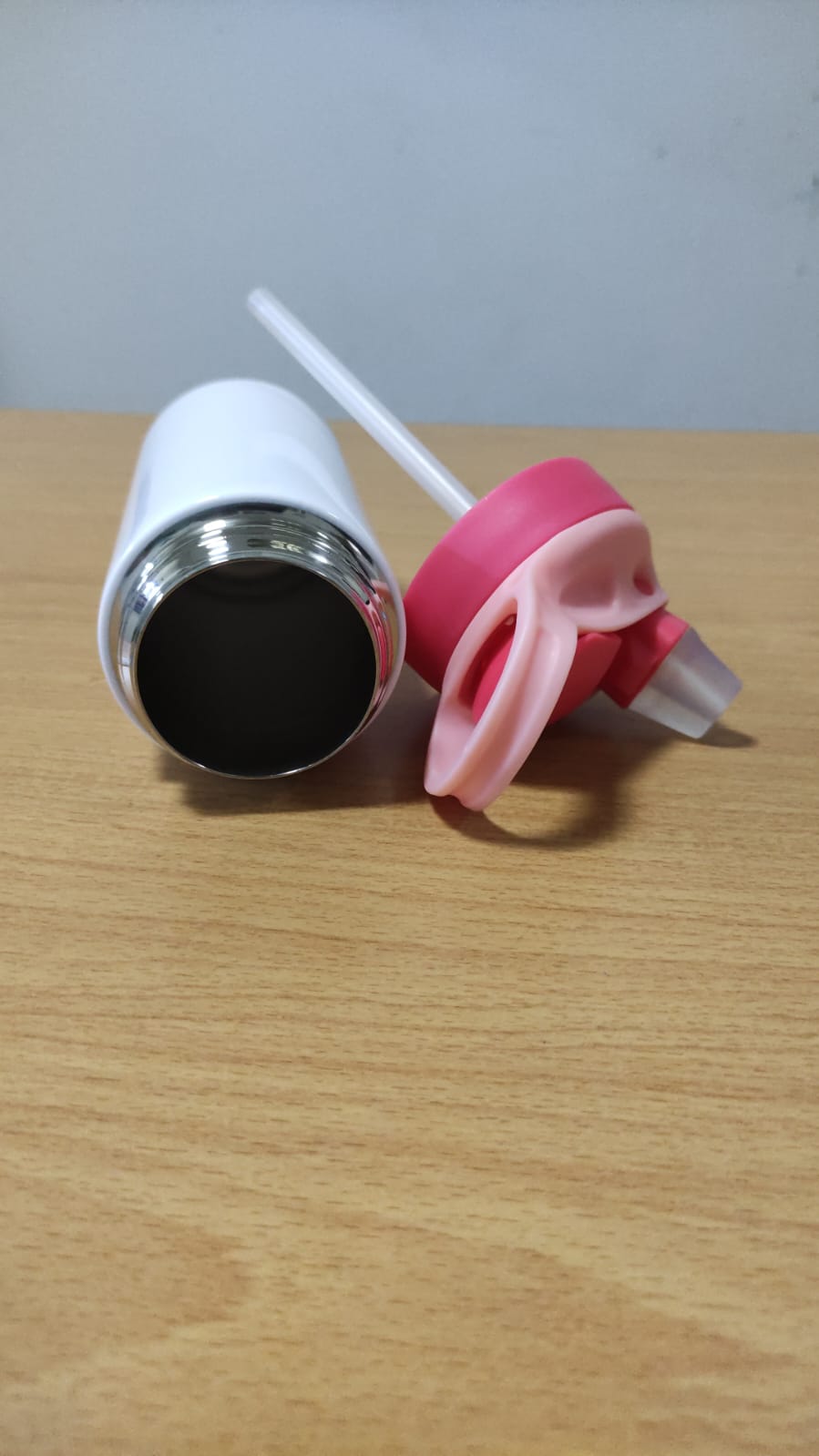 Gourde rose avec paille