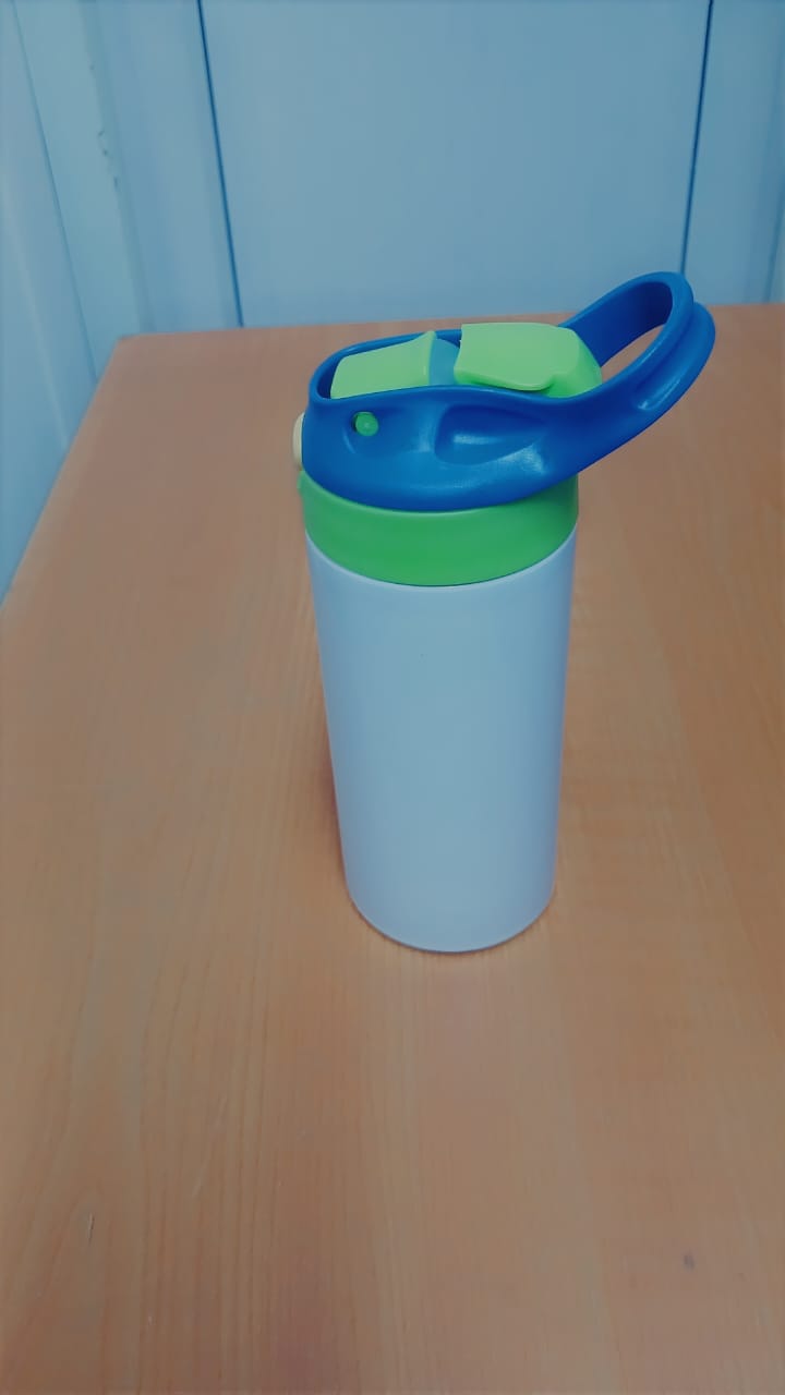 Gourde jaune avec paille